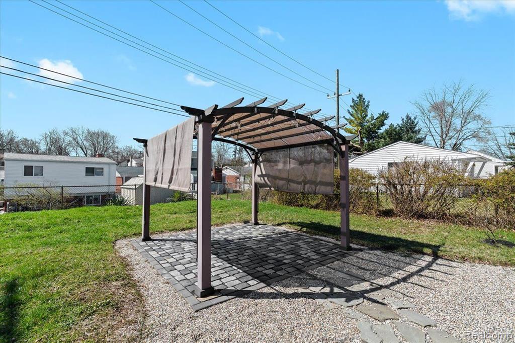 923 W Stephen Avenue, Clawson, MI — Photo 23