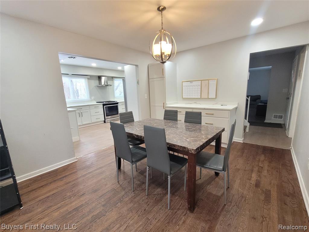 14710 Loretta Place, Oak Park, MI 48237 — Photo 12