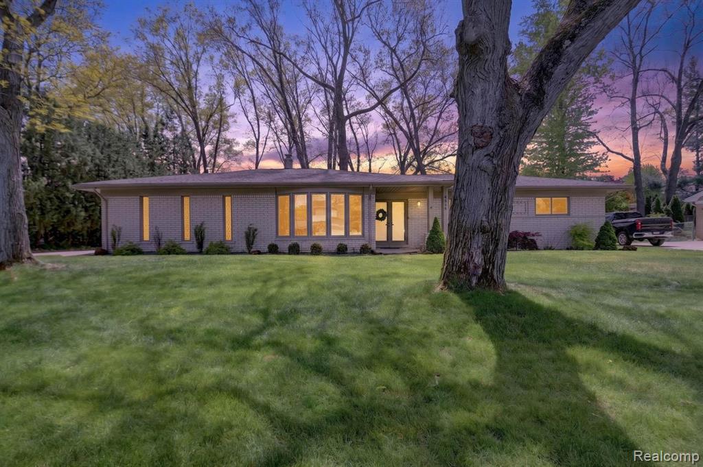 6646 Yarborough Drive, Utica, MI 48316 — Photo 2