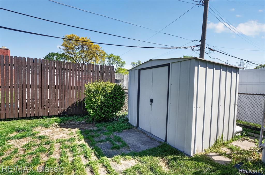 14011 Ken Court, Warren, MI 48088 — Photo 20