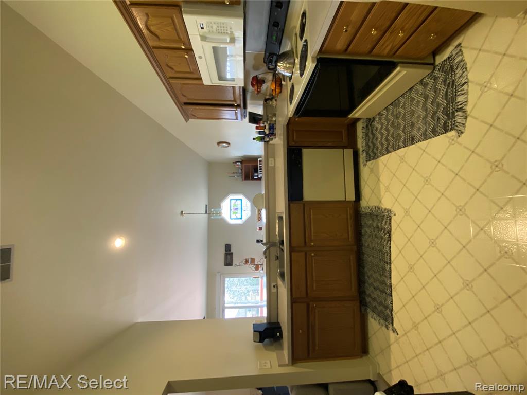 5024 Harbor Oak Drive, Waterford, MI 48329 — Photo 14