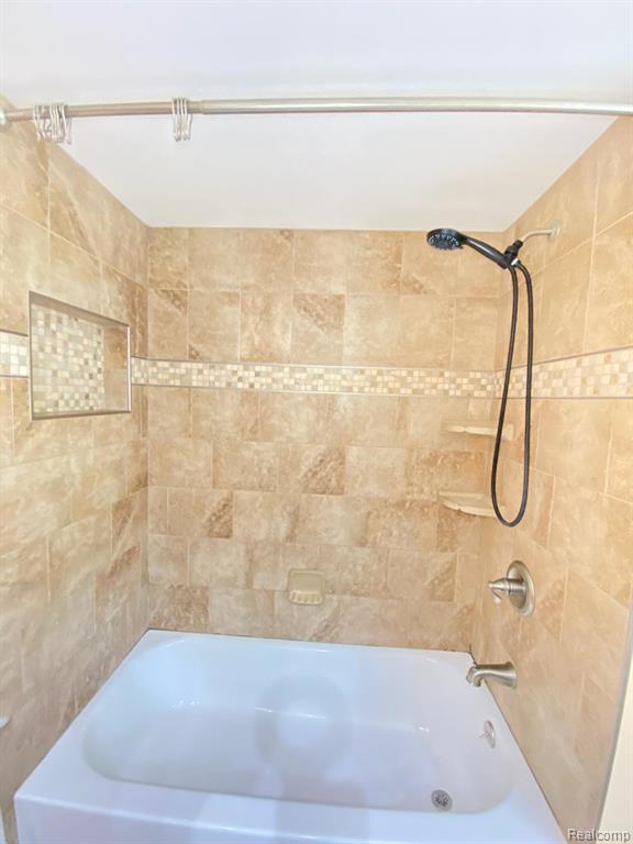 5080 Abington Drive, Troy, MI 48085 — Photo 22