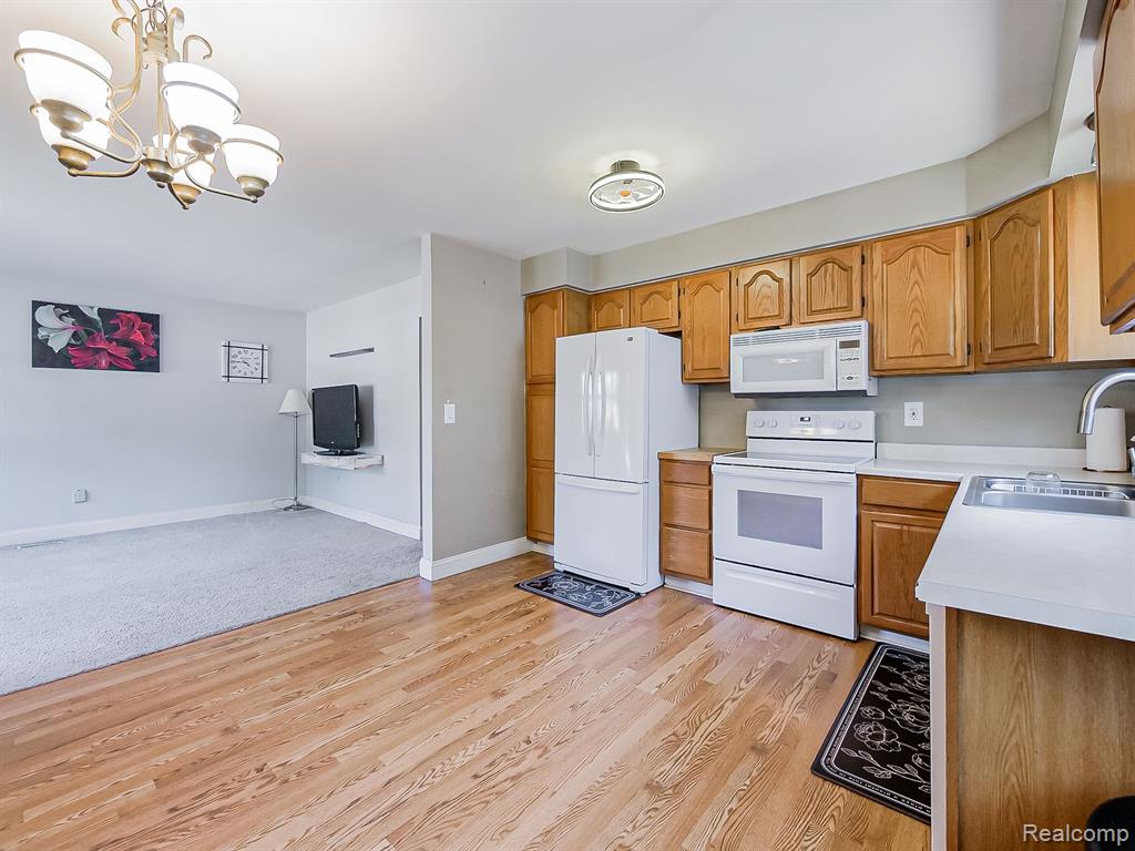853 ADELAIDE Drive, Wolverine Lake, MI 48390 — Photo 6