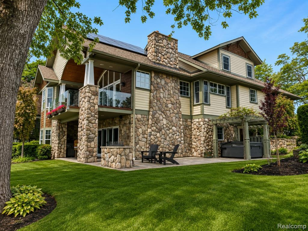 8665 Lakeview Boulevard, Clarkston, MI 48348