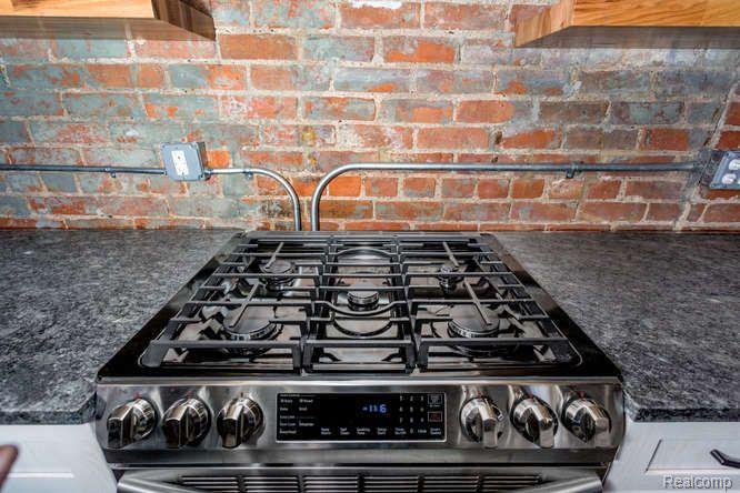 650 W FOREST Avenue, Detroit, MI 48201 — Photo 7