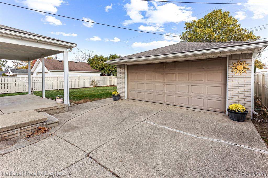 6104 Ardmore Park Circle, Dearborn Heights, MI 48127 — Photo 29