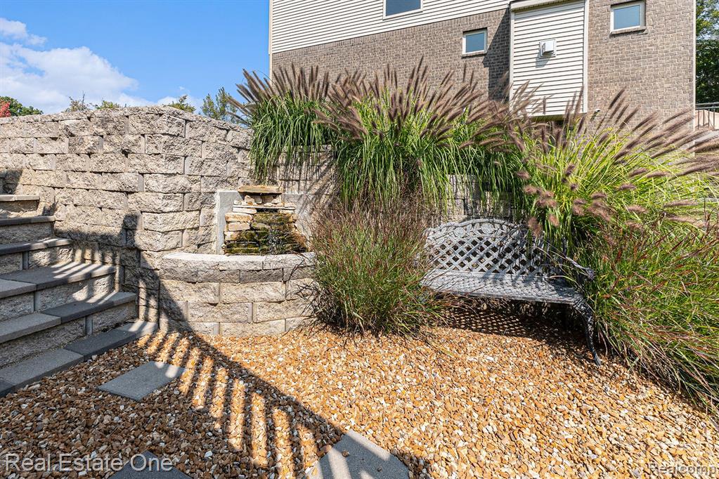 5409 ABERDEEN Court, Clarkston, MI 48348 — Photo 27