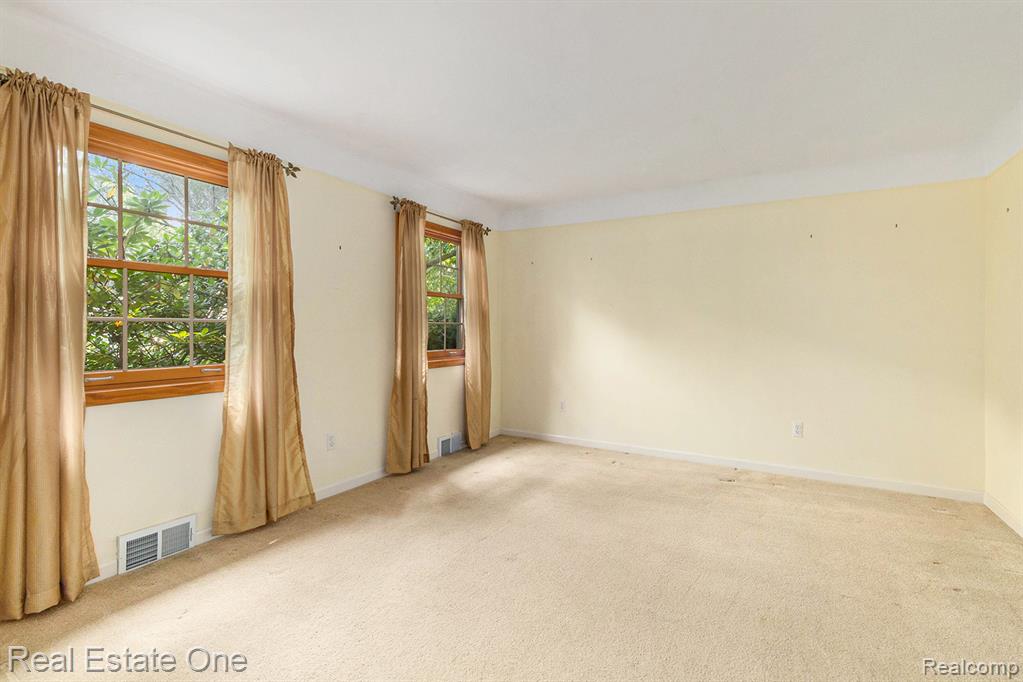 4255 Petrel Court, Highland, MI — Photo 6