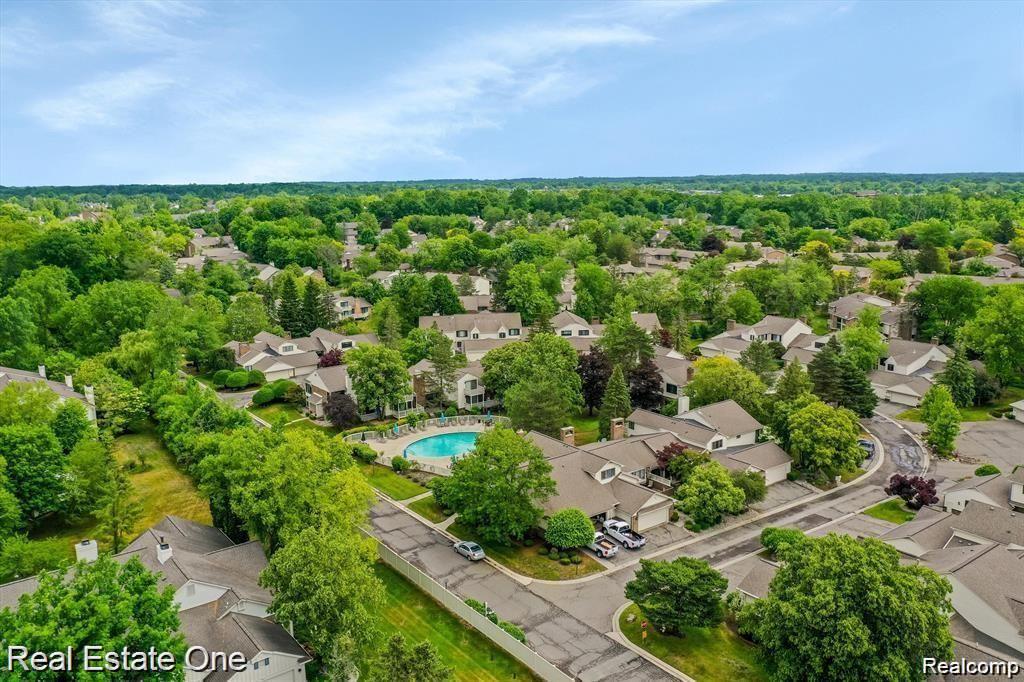 7329 Creek View Circle, West Bloomfield, MI — Photo 46