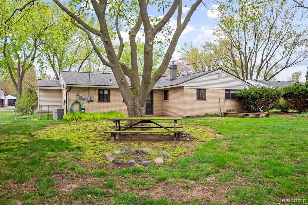 2475 Lafay Drive, West Bloomfield, MI 48324 — Photo 25