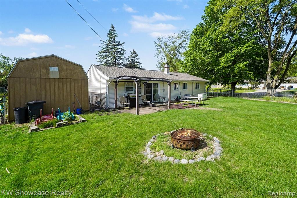 6612 Rowley Drive, Waterford, MI 48329 — Photo 12