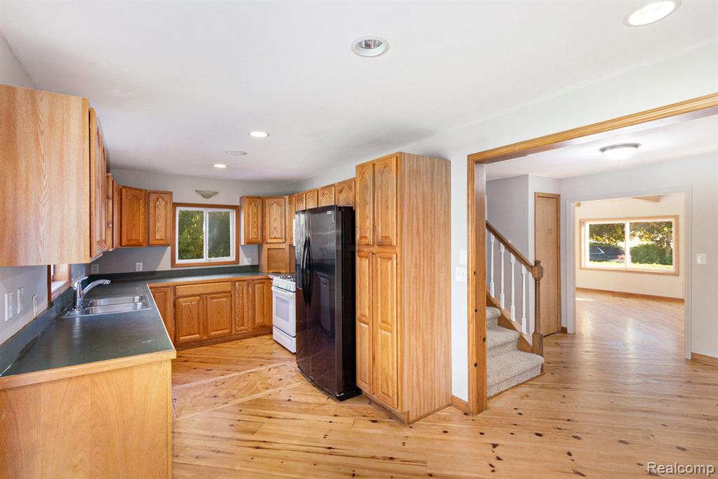 409 FENWICK Street, Holly, MI 48442 — Photo 7