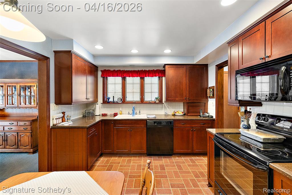28868 Lorikay Street, Farmington, MI 48334 — Photo 11