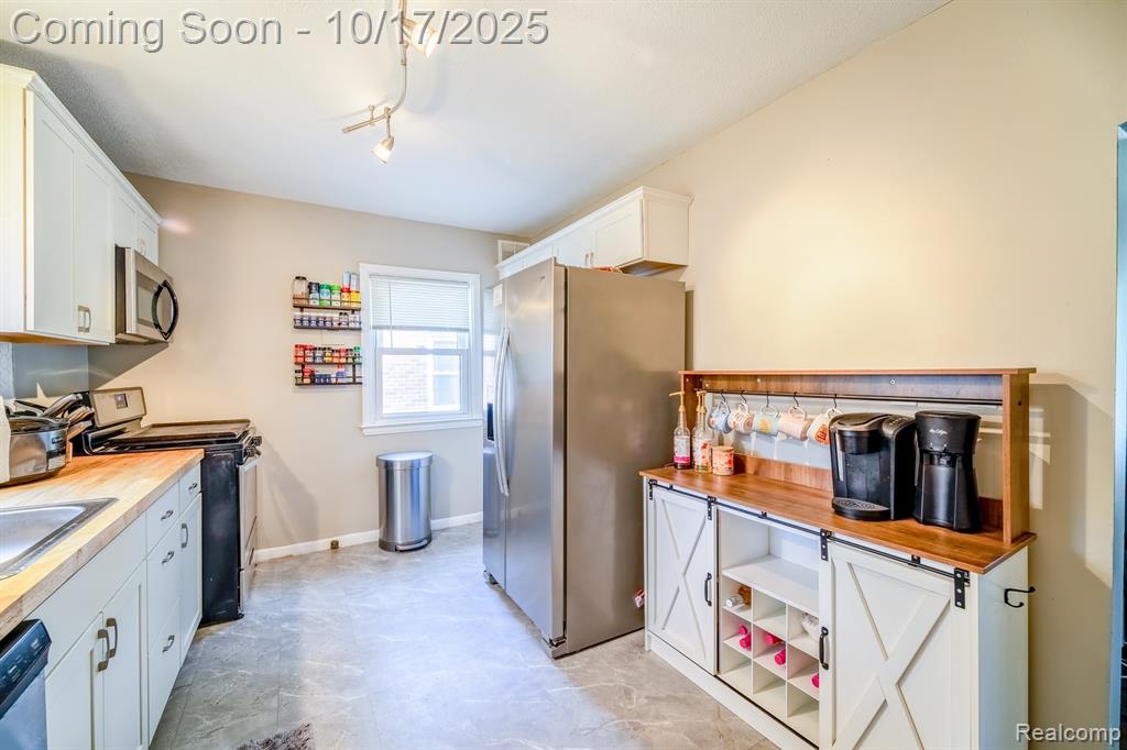 6384 Buckingham Avenue, Allen Park, MI 48101 — Photo 13