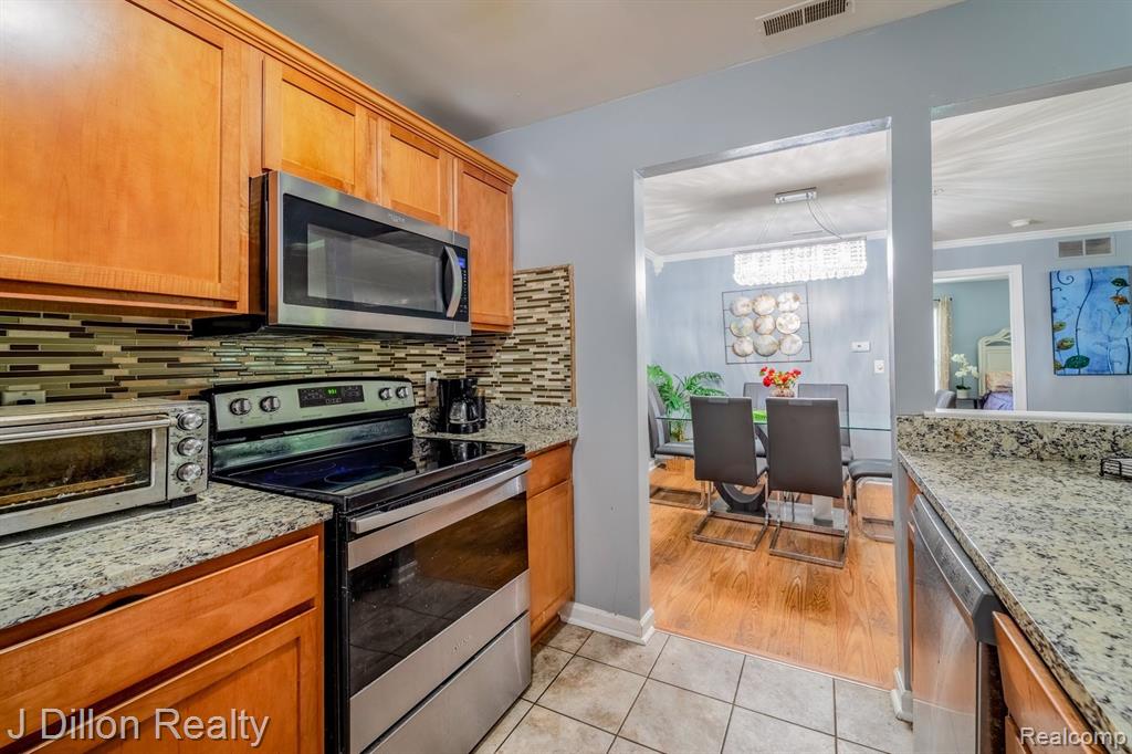 4275 DEESIDE Drive, Brighton, MI 48116 — Photo 13
