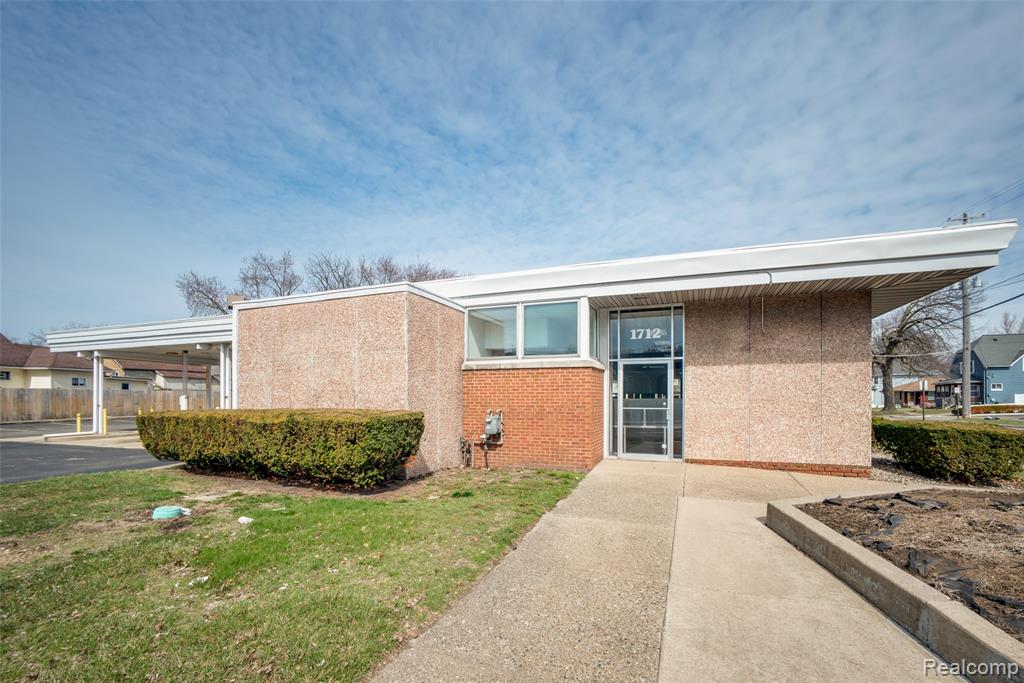 1712 E Michigan Avenue