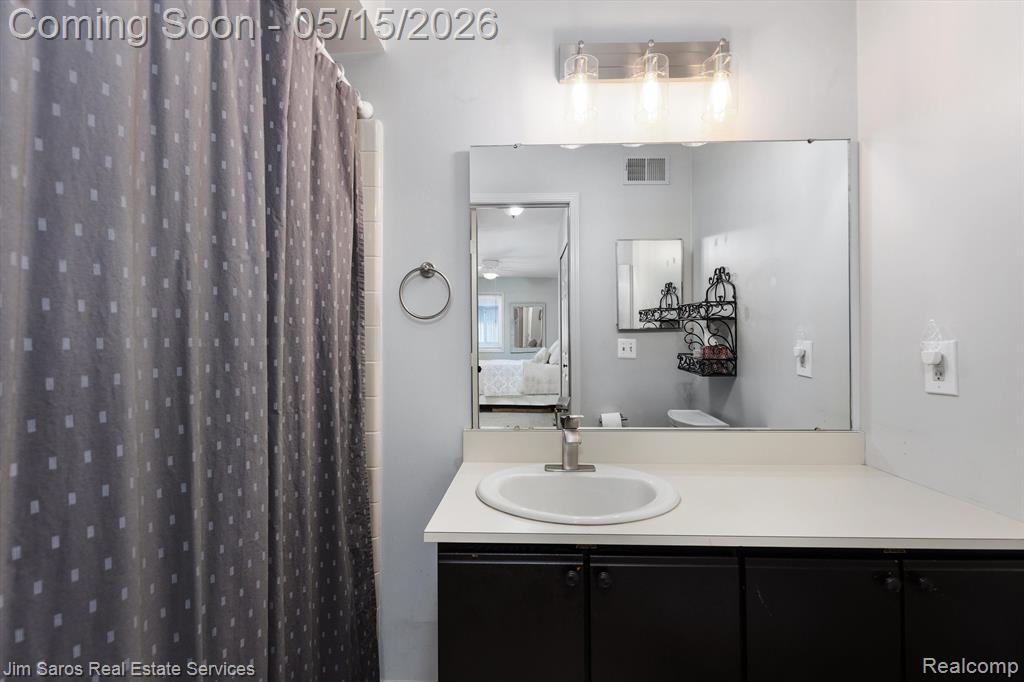 1089 COUNTRY CLUB Drive, Saint Clair Shores, MI 48082 — Photo 14