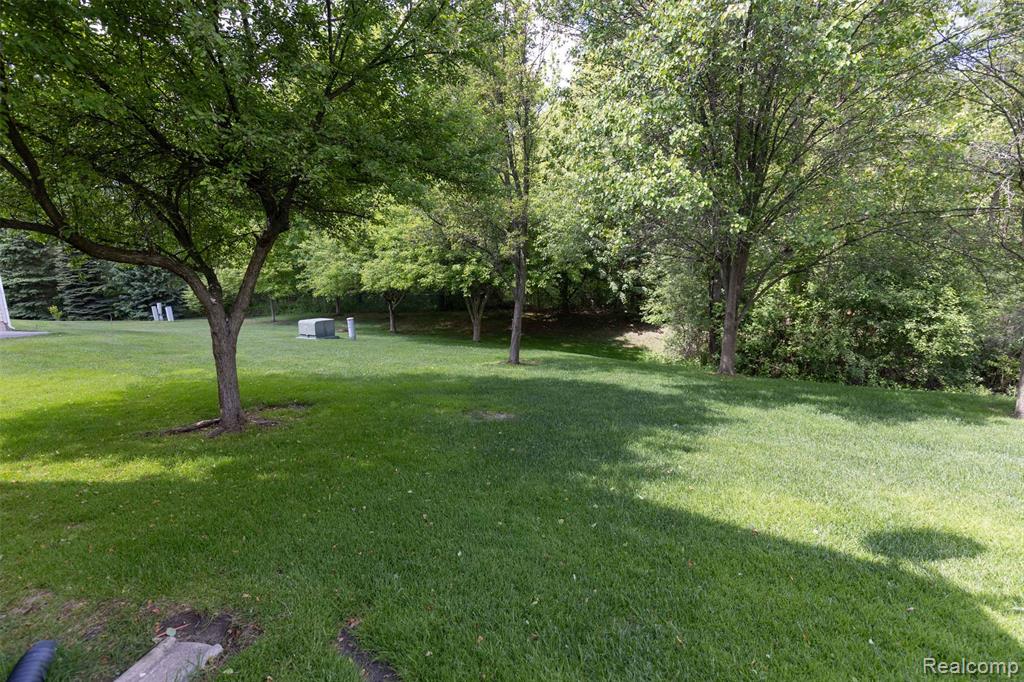 5058 Clintonville Pines Drive, Clarkston, MI — Photo 28
