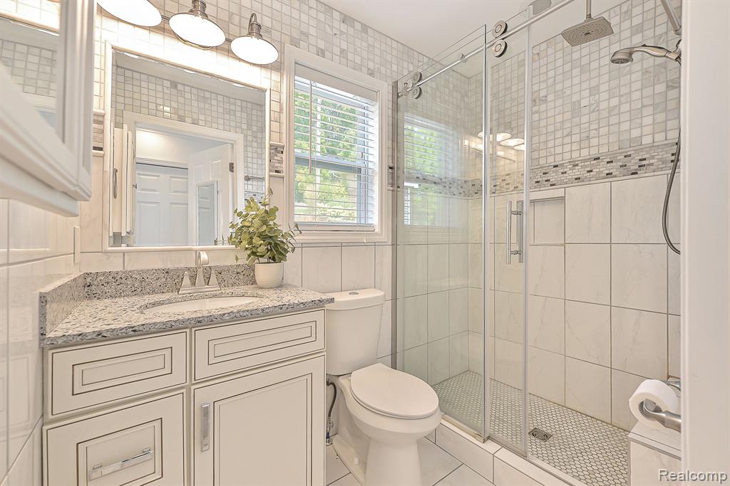 8453 WOODLAND SHORE Drive, Brighton, MI 48114 — Photo 14