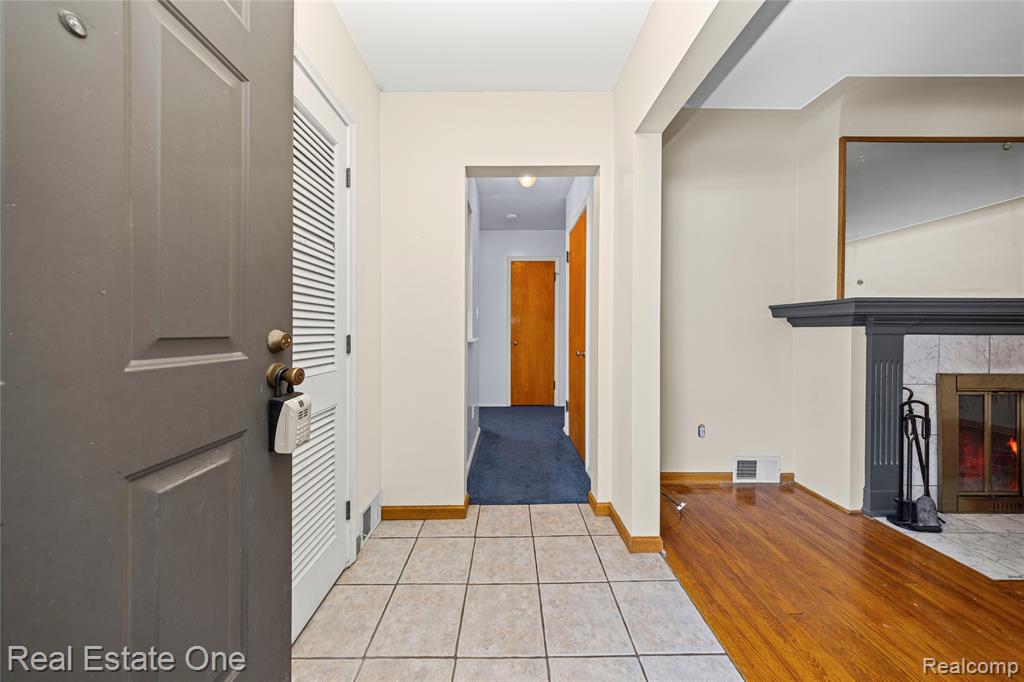 28615 Bloomfield Drive, Lathrup Village, MI 48076 — Photo 6