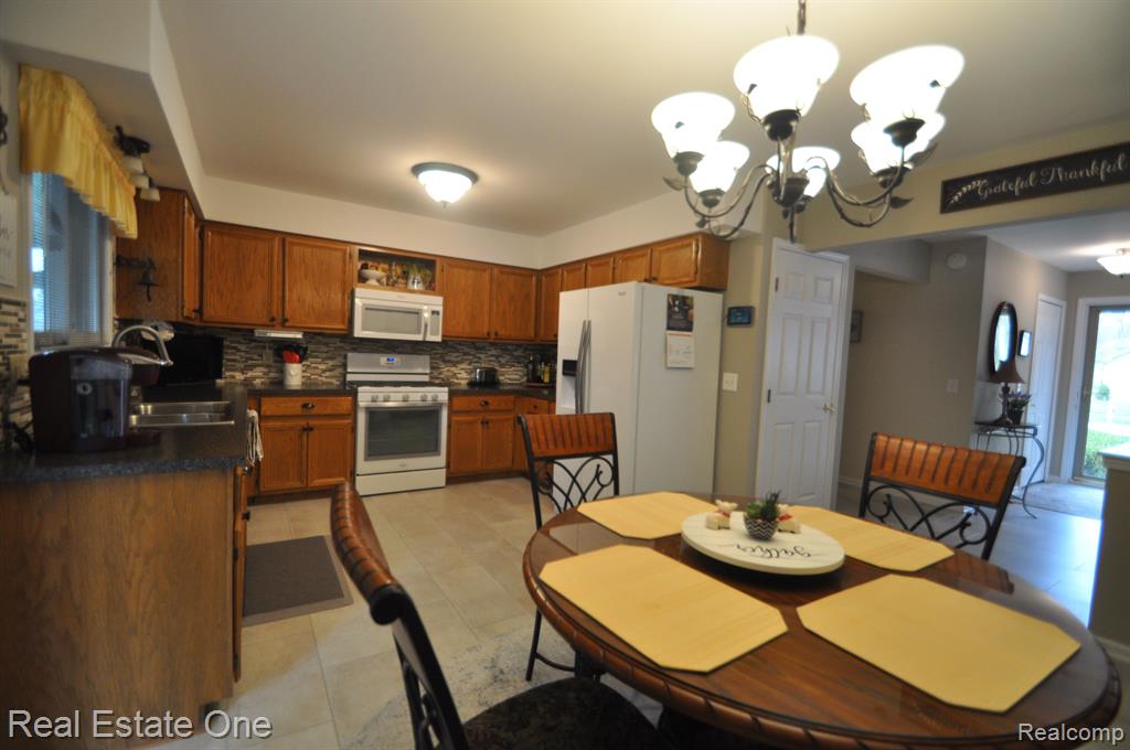 46654 SPRINGHILL Drive, Utica, MI 48317 — Photo 10