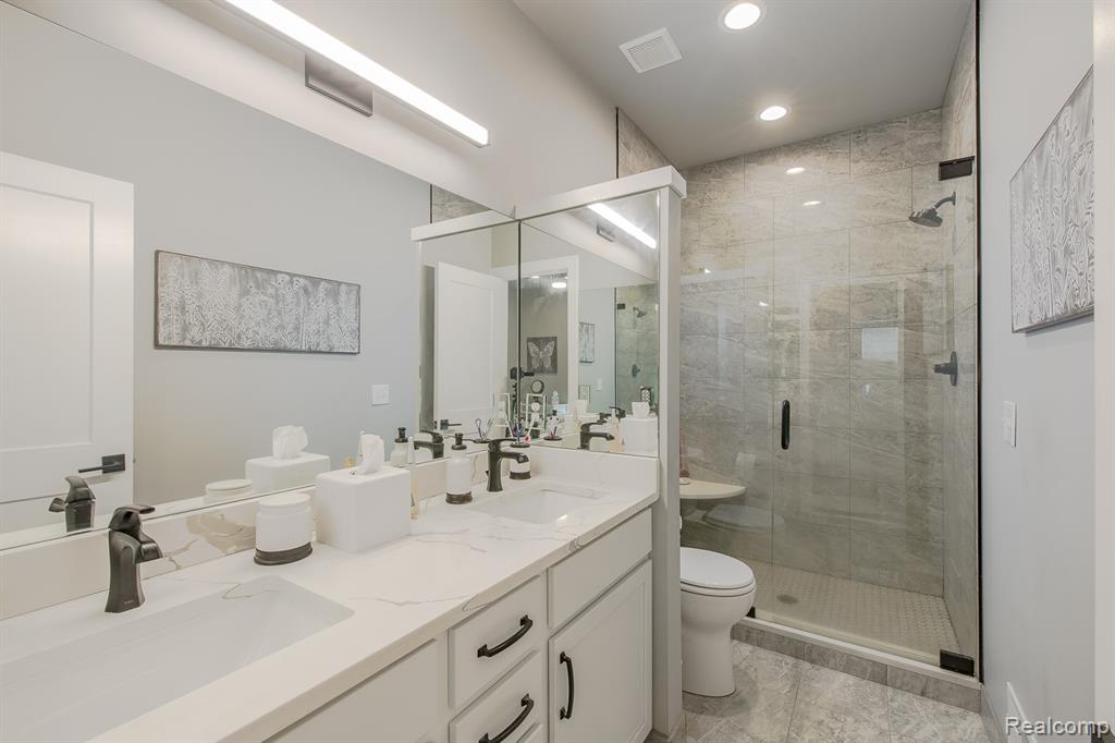 7466 Village Court, Davisburg, MI 48350 — Photo 17