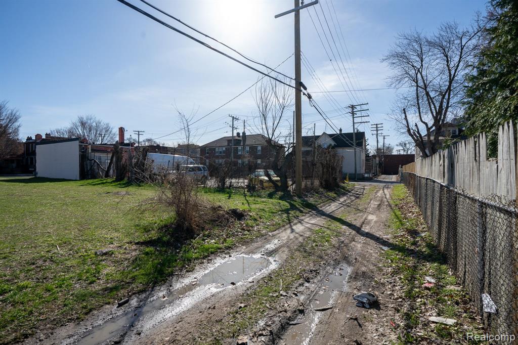 1317 LAWNDALE Street, Detroit, MI 48209 — Photo 5