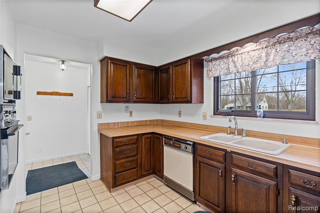 9080 E Lippincott Boulevard, Davison, MI 48423 — Photo 11