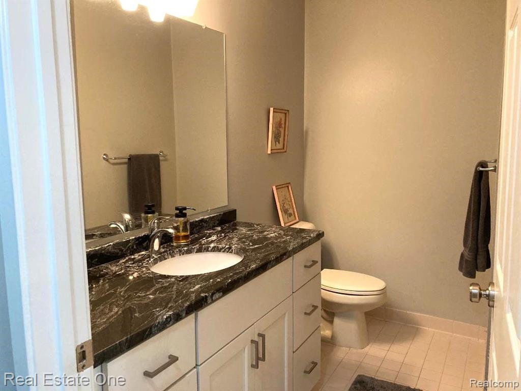 2054 MAPLEHURST Drive, 46, Commerce Twp, MI 48390 — Photo 18