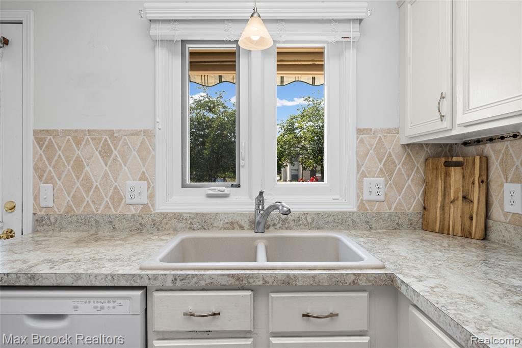 35263 Kings Forest Boulevard, Clinton Twp, MI 48035 — Photo 17