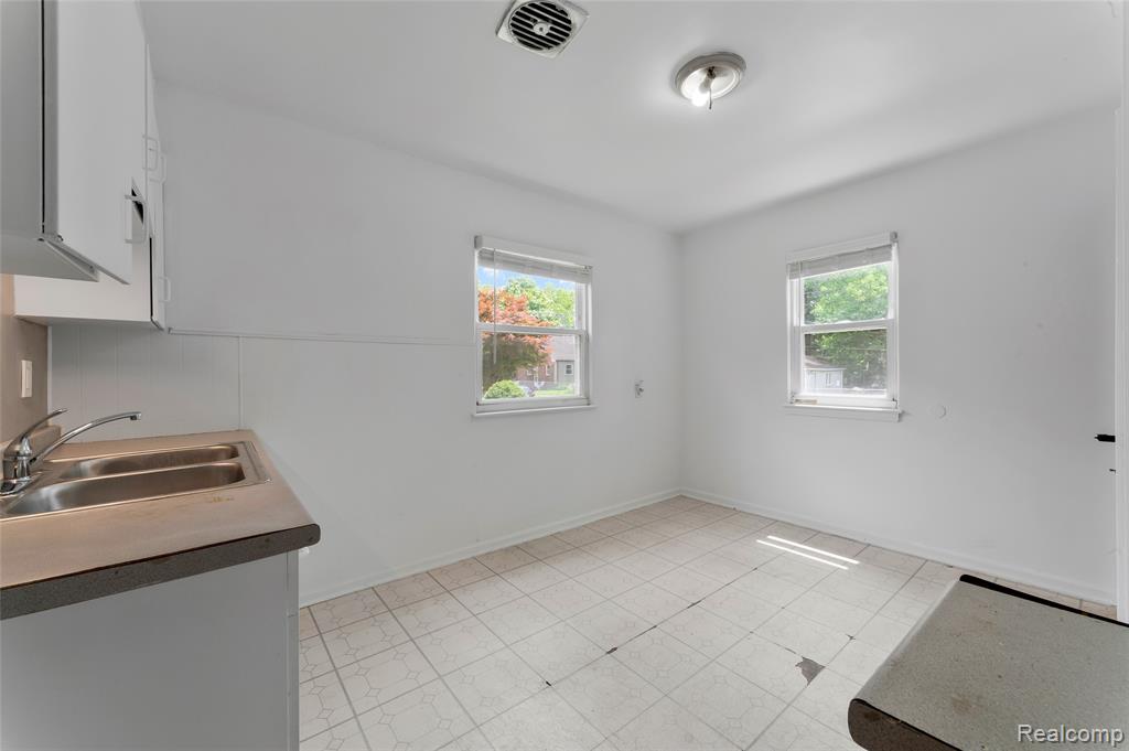 12000 Bramell, Redford, MI 48239 — Photo 16