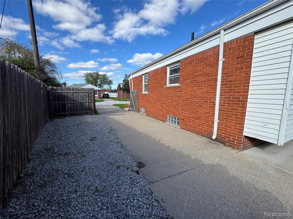 19156 Ash Avenue, Eastpointe, MI 48021 — Photo 16