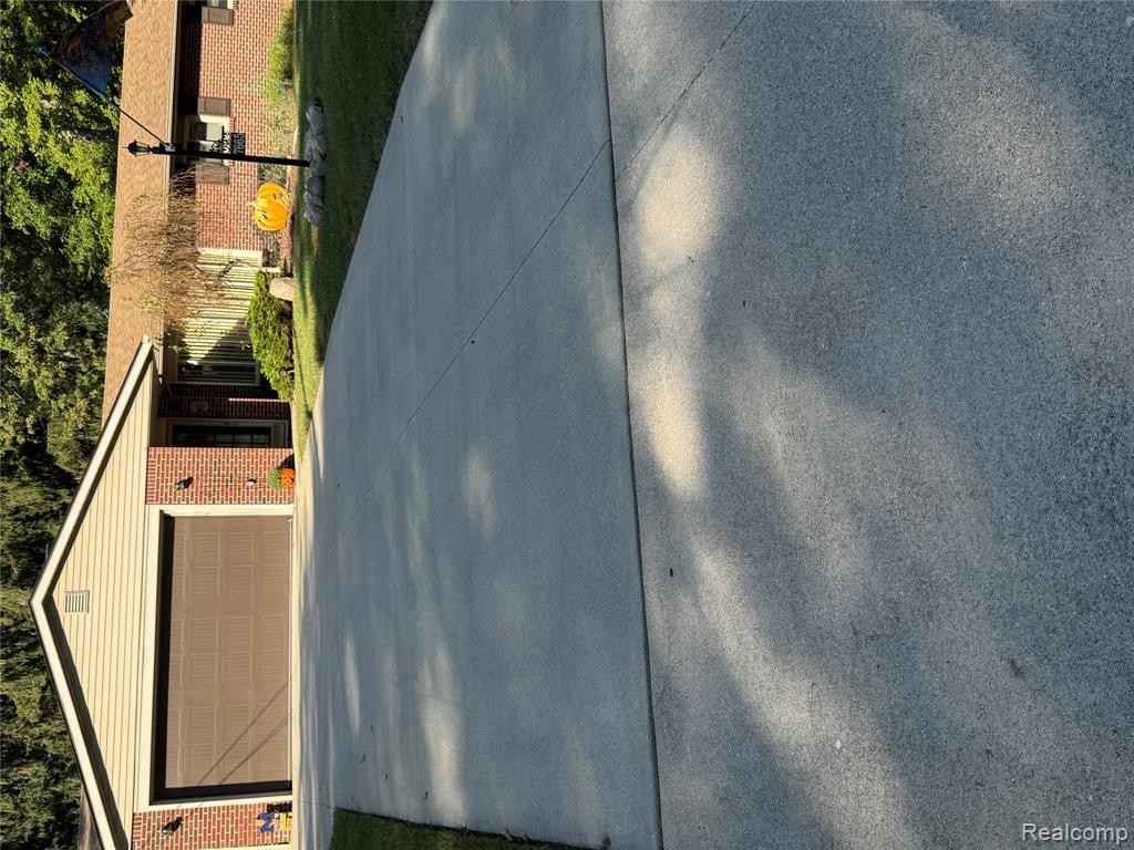 7665 Apache Trail Road, Temperance, MI 48182 — Photo 41