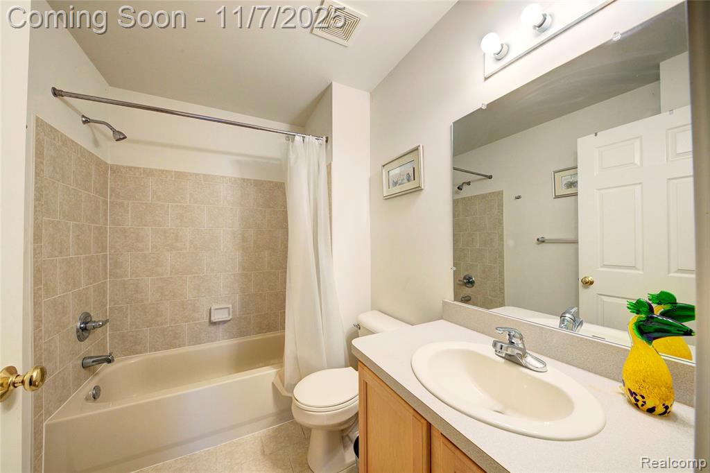 56642 Sunset Drive, Shelby Twp, MI 48316 — Photo 11