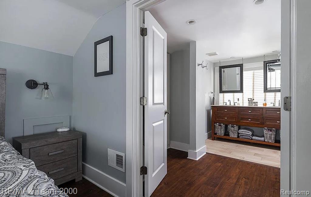 802 PARK Avenue, Royal Oak, MI 48067 — Photo 17