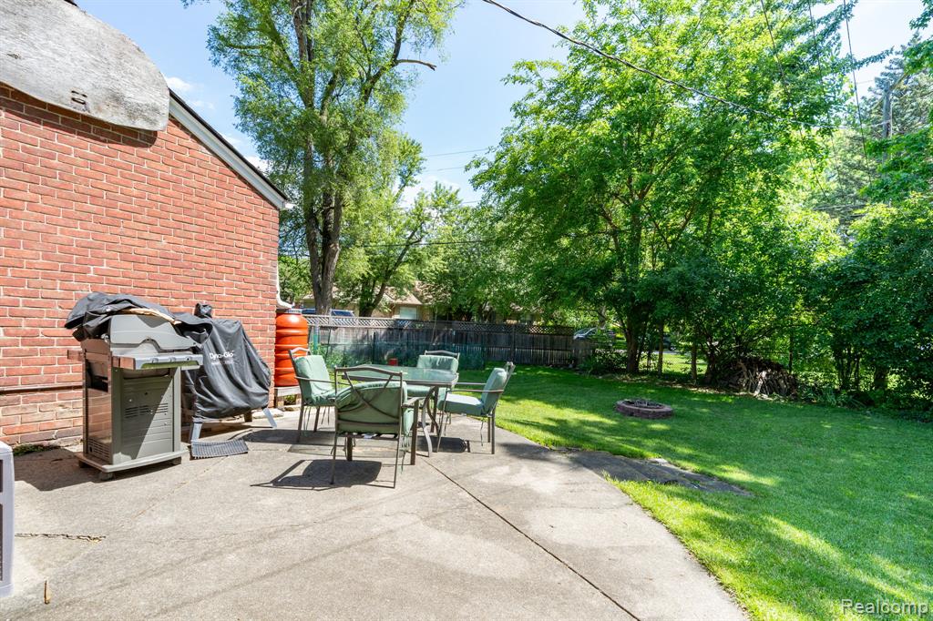 28090 Sunset Boulevard W, Lathrup Village, MI 48076 — Photo 33