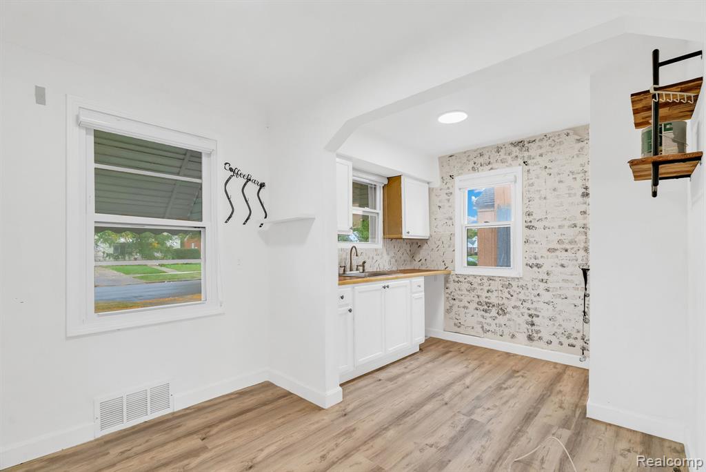 6712 Artesian Street, Detroit, MI 48228 — Photo 9