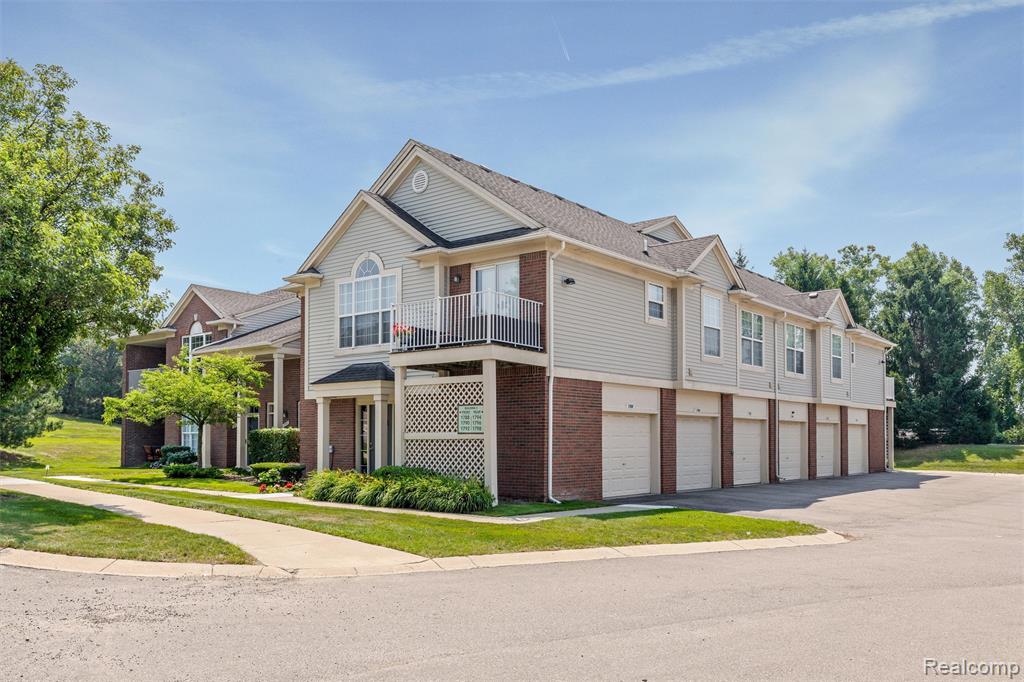 1790 Flagstone Circle, Rochester, MI 48307 — Photo 3
