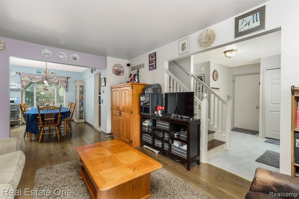 4067 HIGHVIEW, Waterford, MI 48329 — Photo 13