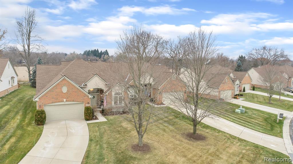 6133 LOCHMORE Drive, Commerce Twp, MI 48382 — Photo 39