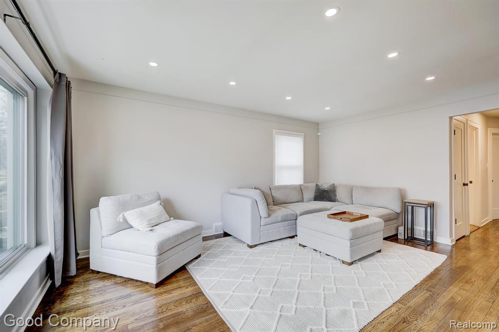 602 N Vermont Avenue, Royal Oak, MI 48067 — Photo 2