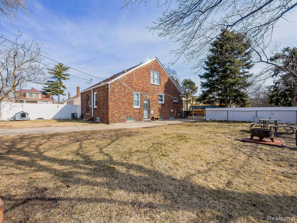 18035 HELEN Street, Detroit, MI 48234 — Photo 22