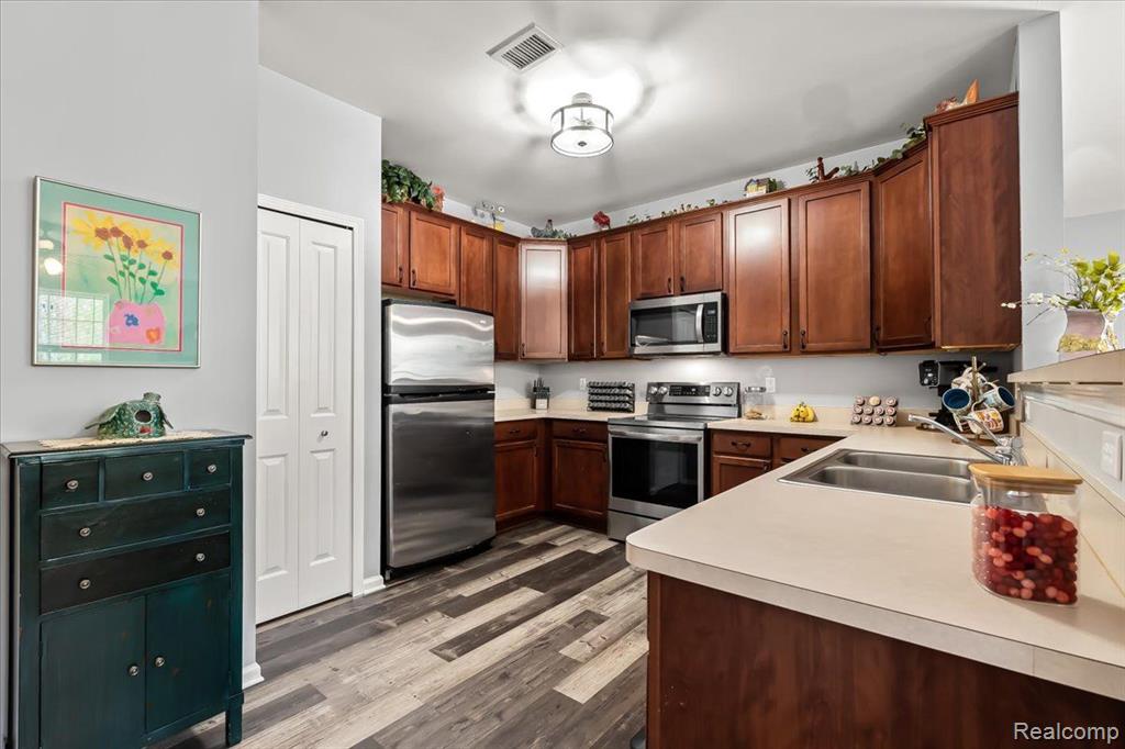 769 ABBINGTON Court, Howell, MI 48843 — Photo 7