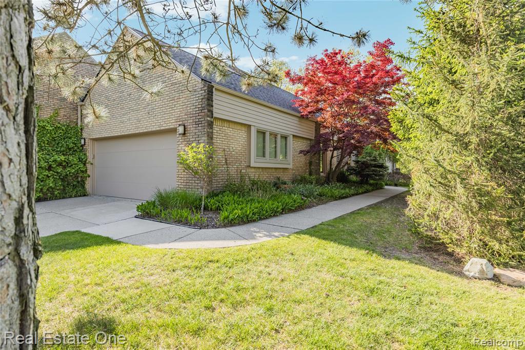 5000 Mirror Lake Court, 19, West Bloomfield, MI 48323 — Photo 5