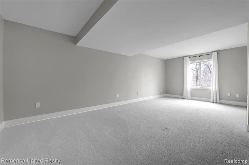 7968 Lawrence, West Bloomfield, MI — Photo 36