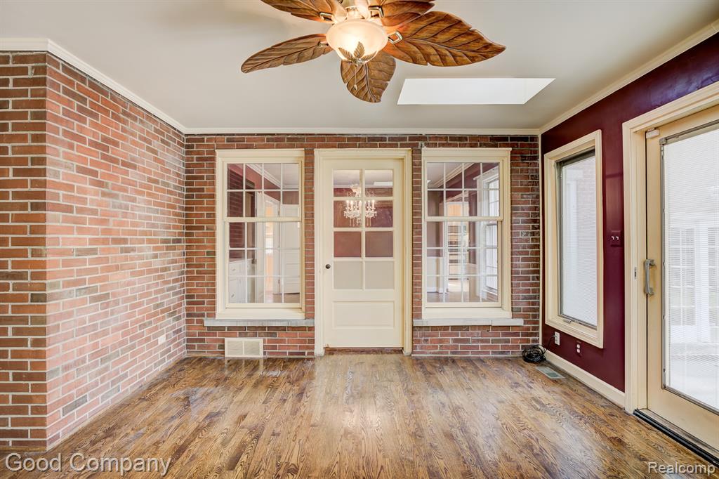 20 OXFORD Boulevard, Pleasant Ridge, MI — Photo 11