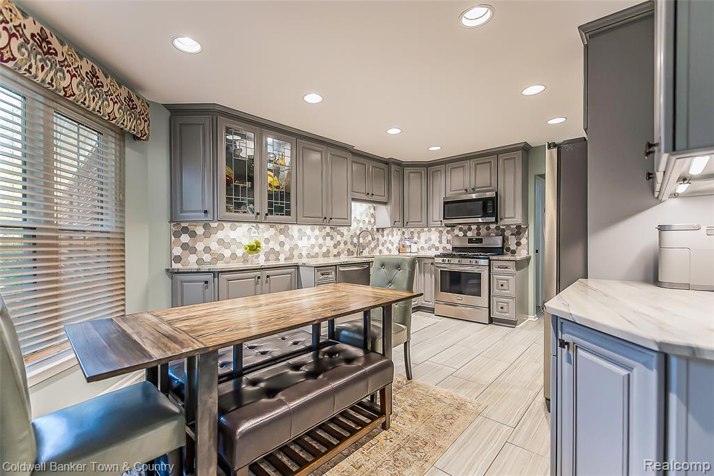 642 Chestnut Drive, Wixom, MI 48393 — Photo 22