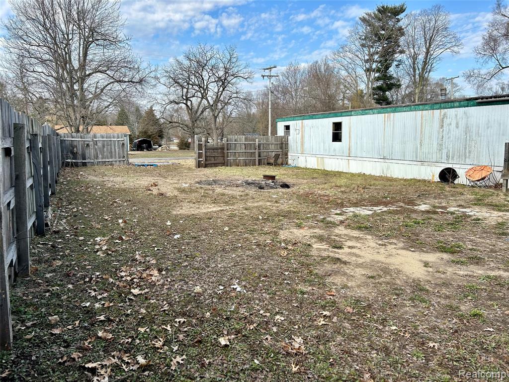 504 LOCUST Street, Howard City, MI 49329 — Photo 8