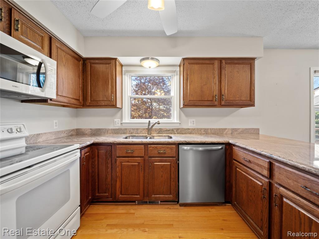 4798 Kenicott Trail, Brighton, MI 48114 — Photo 10
