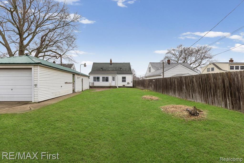 20675 Van Antwerp Street, Harper Woods, MI 48225 — Photo 22
